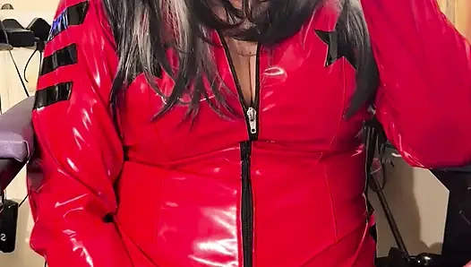 HERRIN SHIRLEY HAT EINE PAUSE ZWISCHEN SKLAVEN