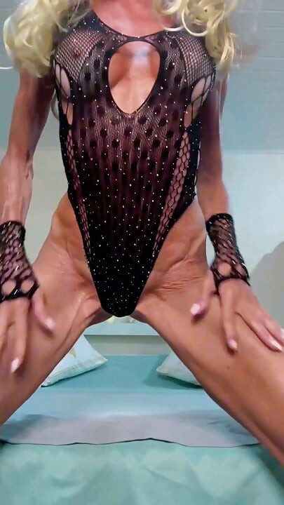 Loira sexy barbie milf vestindo meias de corpo perfeito