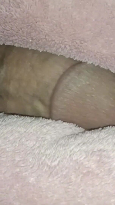 Morate vidjeti trenutak iz "Two Cum Continue - Alone Boy Masturbating"