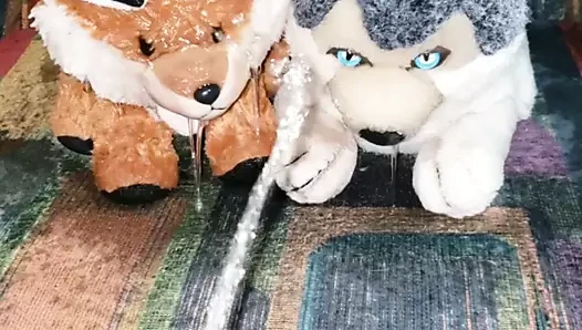 tilki ve husky peluş işemek
