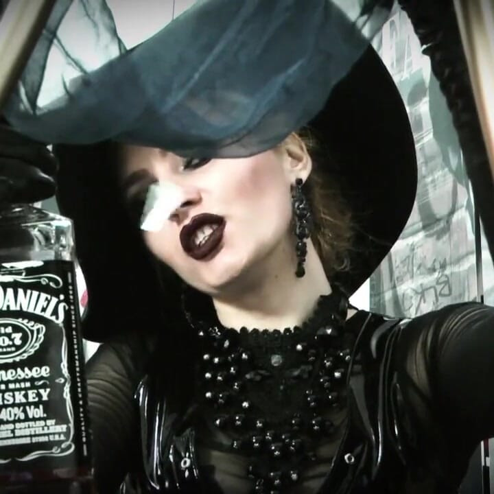 在困惑下被恐吓