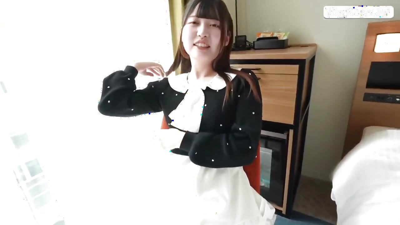 Gravure Class Beauty. Tubuh pucat gemetar melalui klimaks diam berulang lagi malam ini.