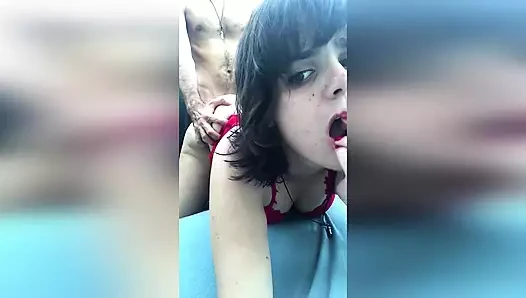 İhtiyacı olan sürtük amından ve ağzından sikiliyor