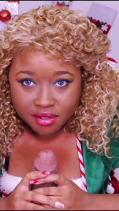 Newbie Nina Rivera memberikan blowjob Krismas pertamanya