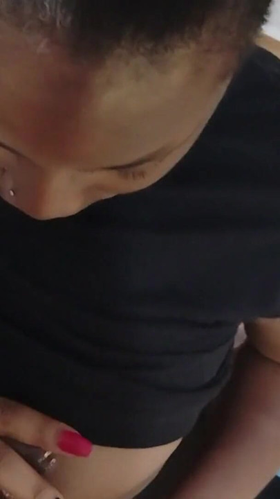 내 입을 욱신거리는 보지를 꿰뚫는 엉덩이 큰 젖꼭지 - Jhodez1 | 클립 1