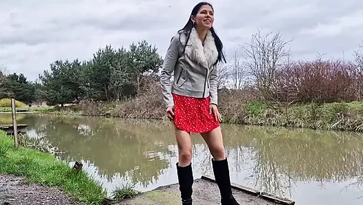 Писающий и зияющий на улице, подборка Nicky Brill