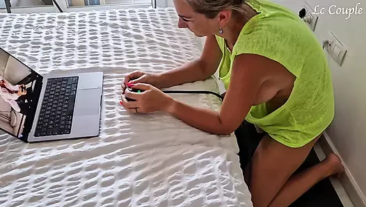 Video istri amatir lagi asik muasin memeknya sendirian pakai mesin seks sybian sampai orgasme berjamaah dua kali