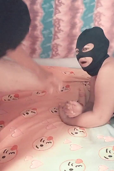 Geile Ehefrau garantiert einen guten Blowjob