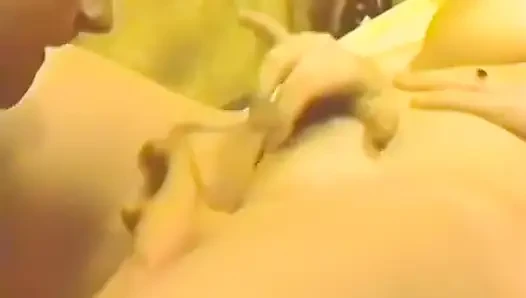 Büyük memeli sarışın içine sert yarak alıyor