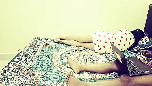 Üvey Kız Kardeş Evde Tek Başına Hintli Erkek Kardeşiyle Aynı Yatağı Paylaşıyor.