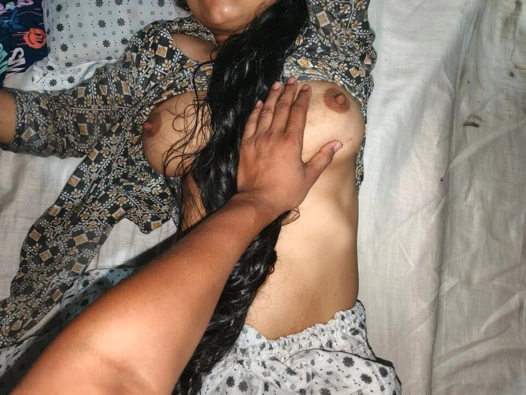 Gadis sange 18 tahun ngentot sama pacarnya yang baru pertama kali.