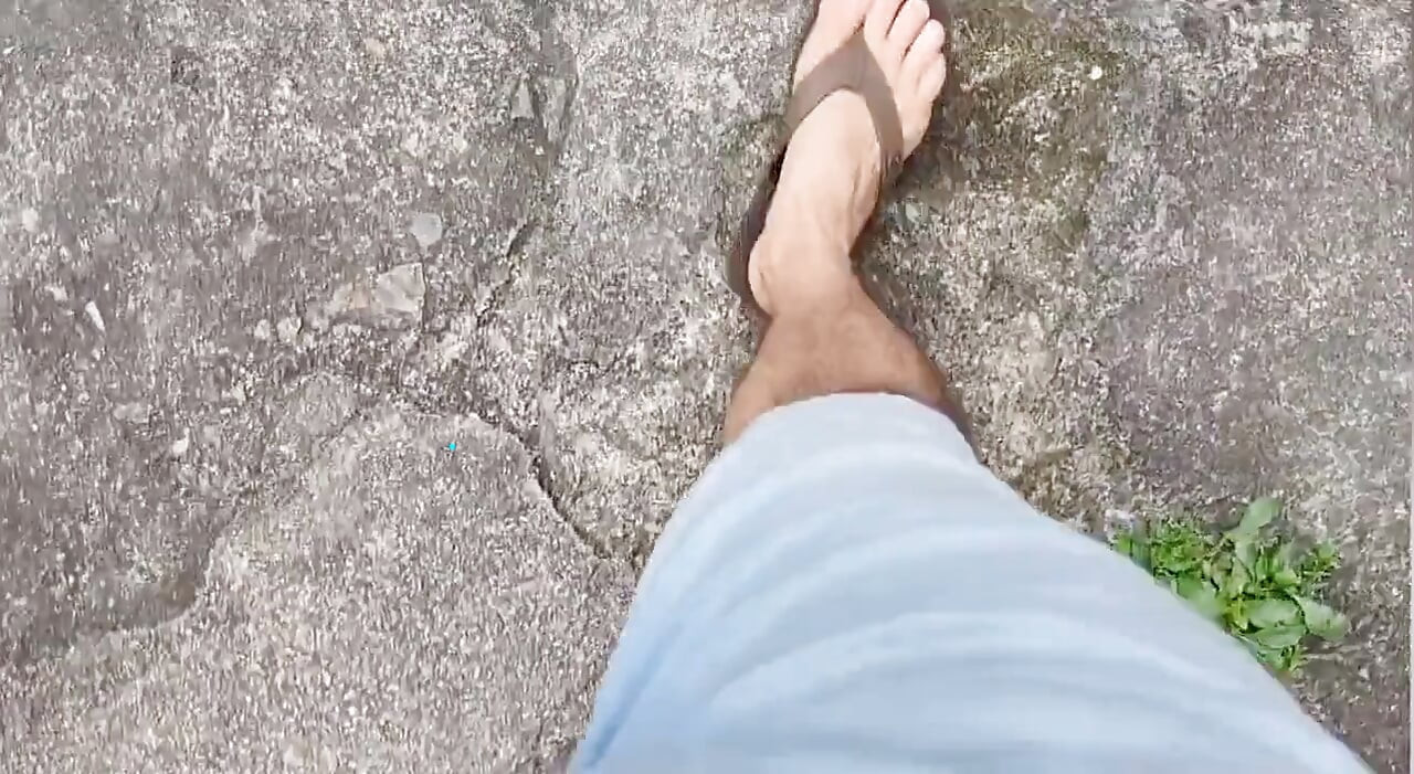 내 혀로 주인의 발을 청소 10/09/2022