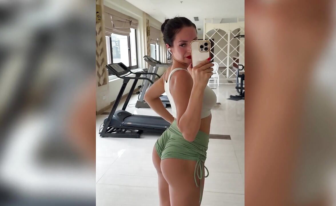 ตูดฟิตในกางเกงขาสั้นจิ๋วในยิม