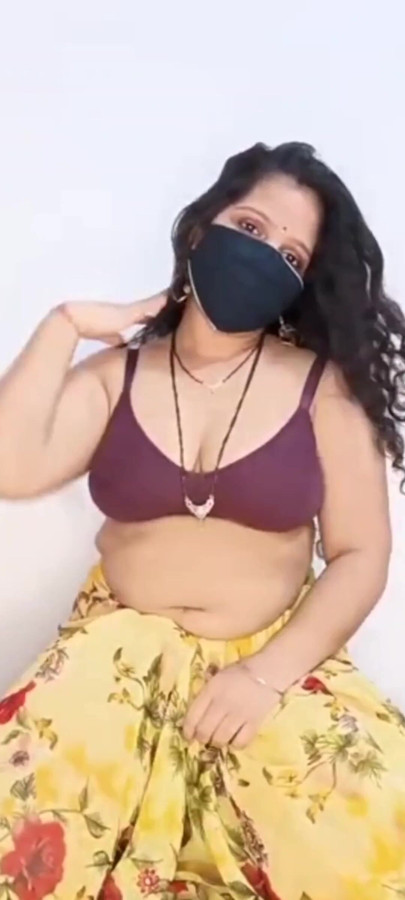Desi Indian aunty ki jawani kya mast figure and dirty talks | Clip 3