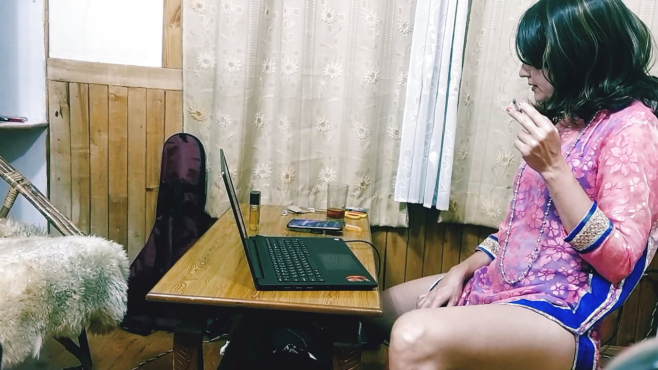 امشب فقط با تماشای من حداقل یک بار دست به کیرت می‌زنی