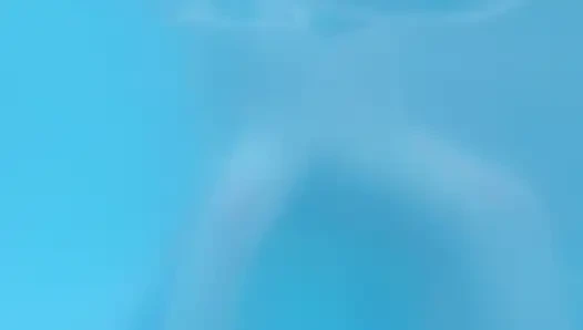 Jakuzide edepsiz tatlı gençler için yaşlı ve genç açık havada üçlü grup seks