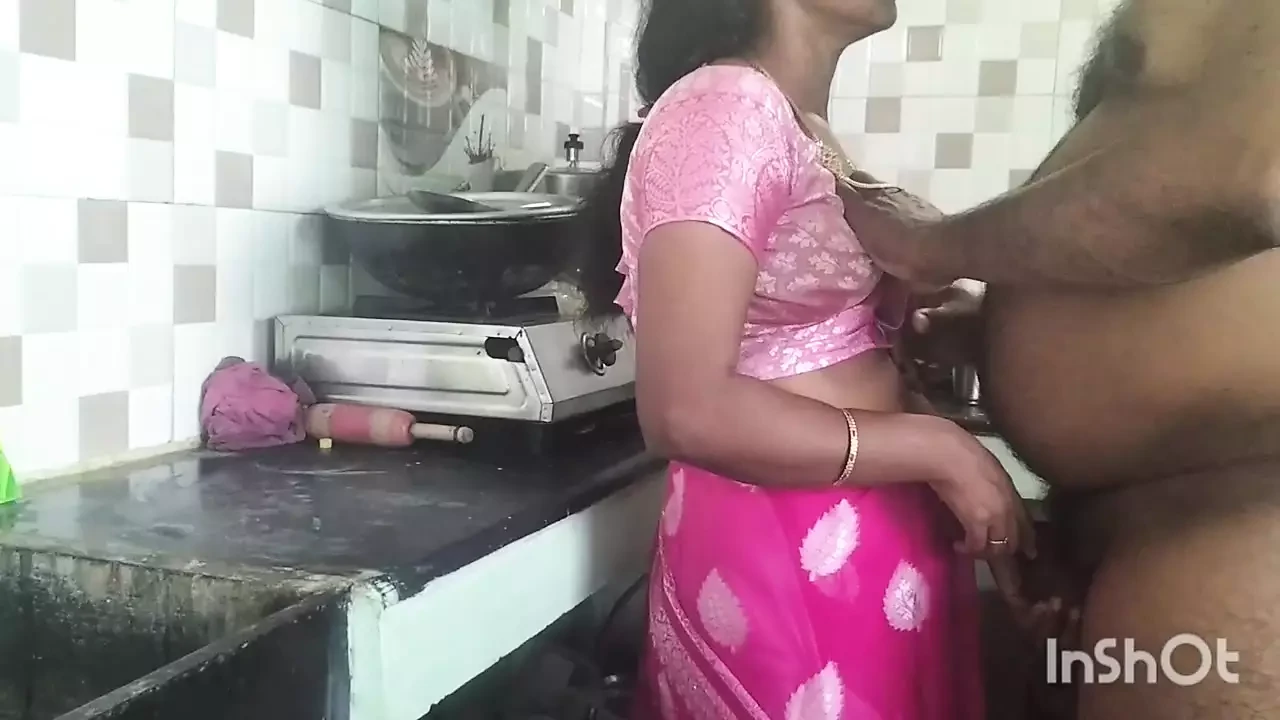 Индийское порно жены с мужем на кухне