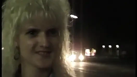 Blonde deutsche MILF im solo-akt