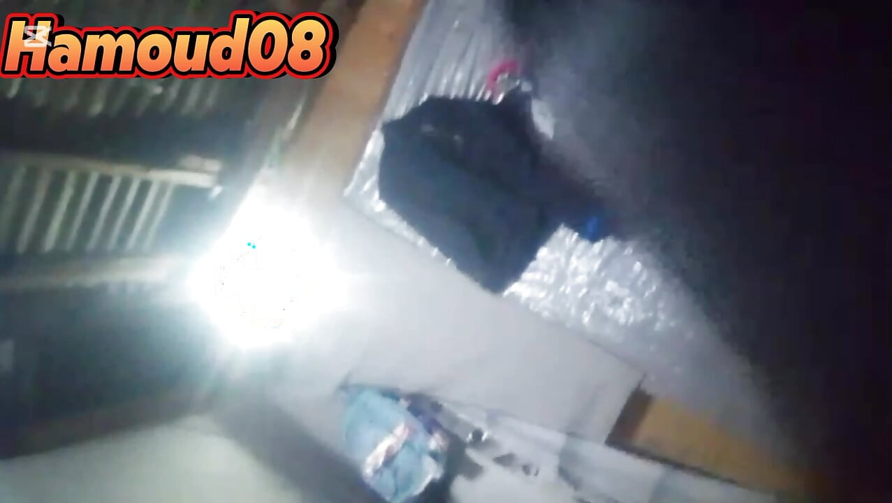 Азиатска майка се съблича