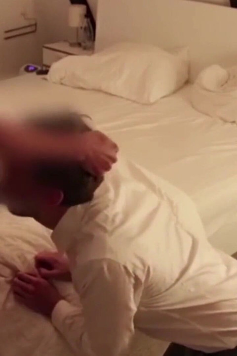 トランスは男を悪くして、彼の尻を犯す