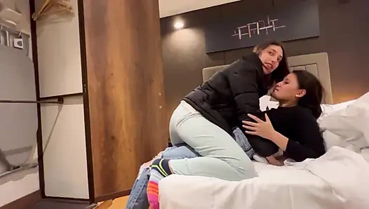 Wir berührten im schrank, bevor ihr ehemann ankam!!