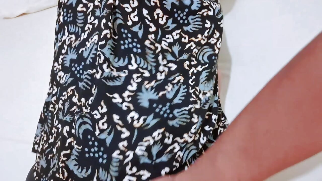 Teta Anne učí být závislou na sexu - virální videa