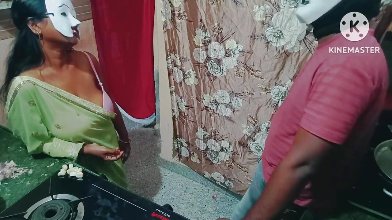 De man van mijn stiefdochter werd betoverd door mijn schoonheid en neukte me - Tamil erotische audio