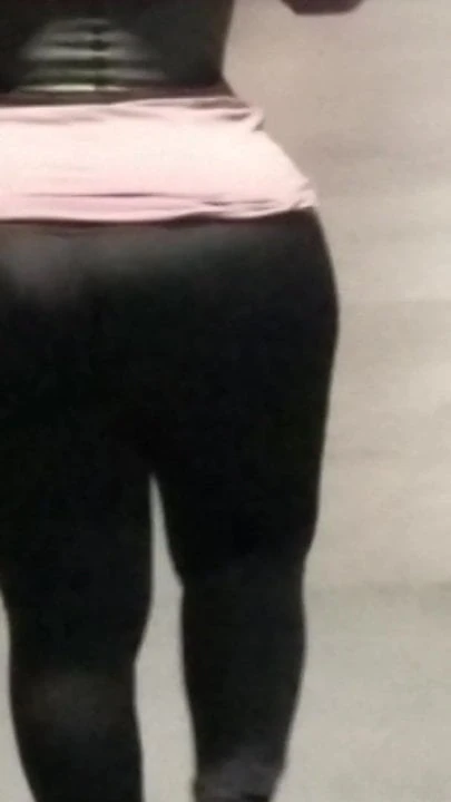 Big butt Dominican bitch at the gym.