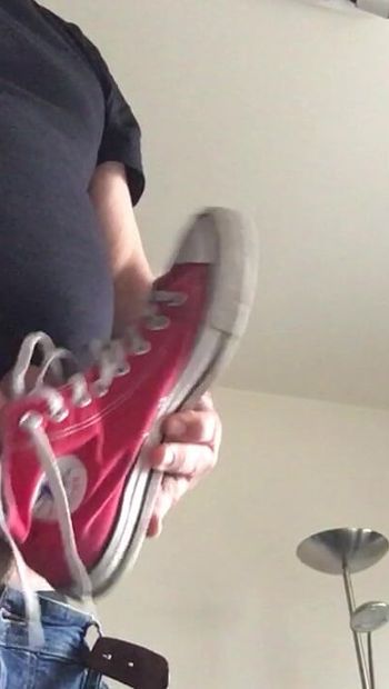 Quick cumshot on my red sneakers converse