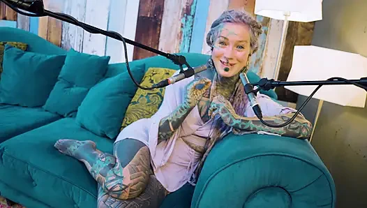 Ich spreche über A - echt - ASMR - Podcast - Reden - tattoo-mädchen-model goth punk dreadlocks