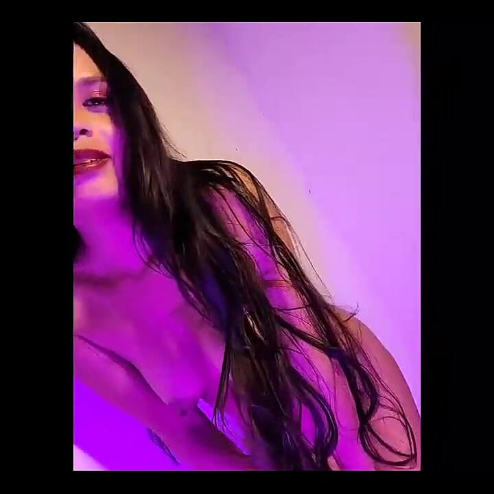 Akhirnya, dia memasukkan zakarnya ke dalam saya.