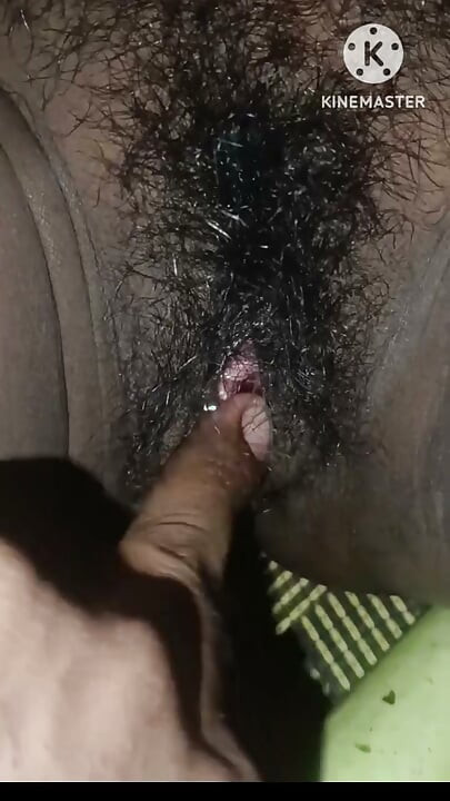 Bhabhi ki chut ka kheera dalke pani nikala