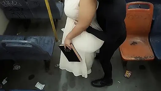"Uzun elbiseli dindar iri güzel kadın İncil tutarken götünü azdırıyor"