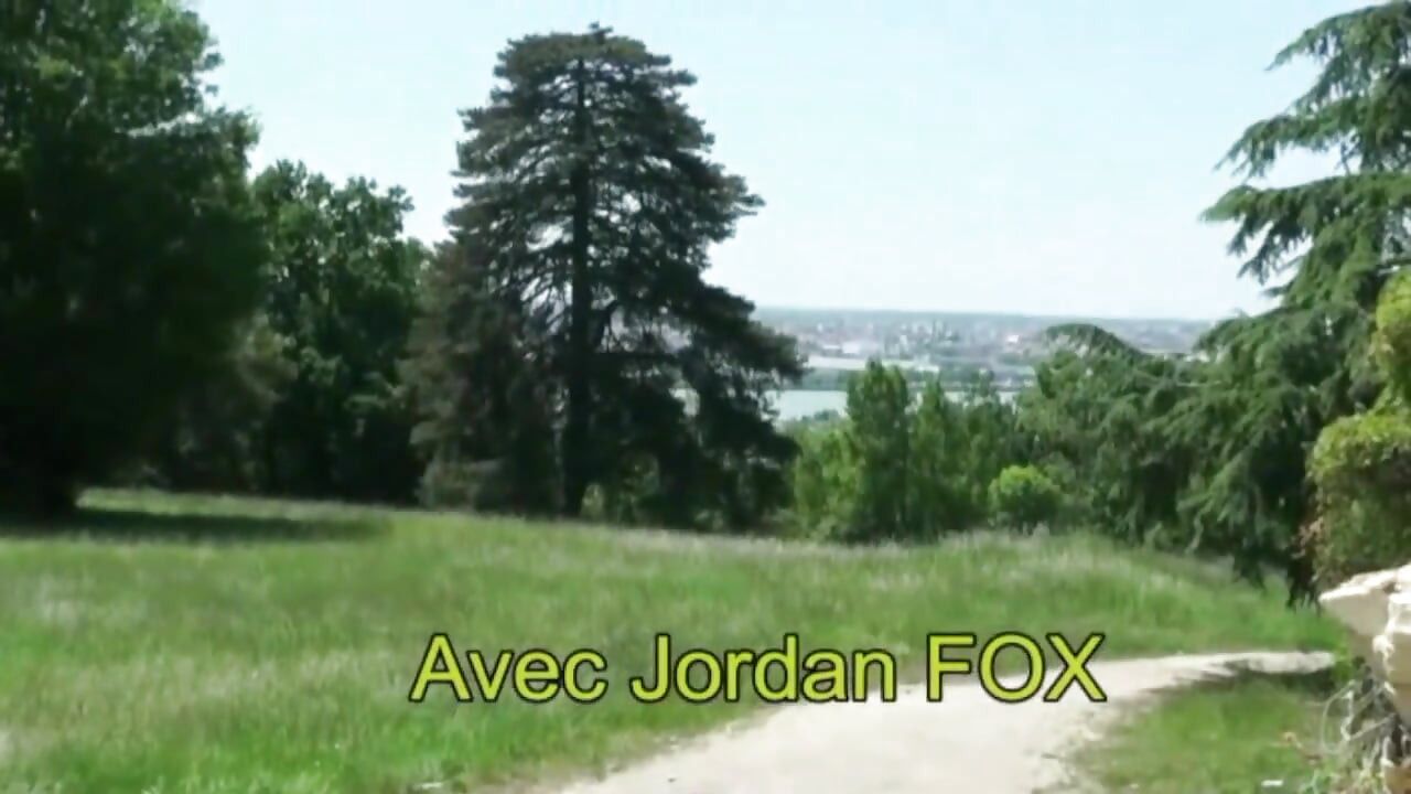 Un minet français se fait baiser brutalement par Jordan Fox dans la nature
