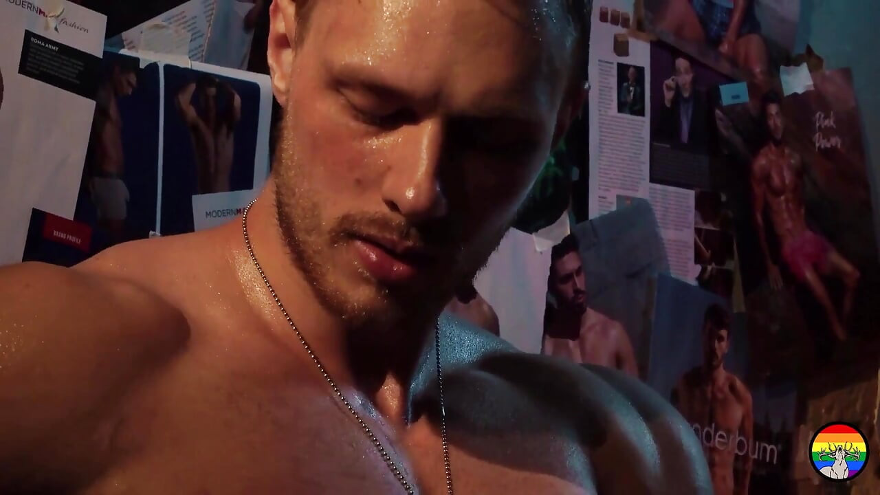 Vrući str8 balkanski bodybuilder Fedor se vratio i opet drka