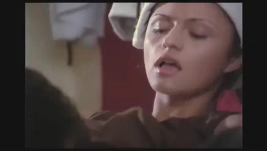 Cewek nakal rambut pirang dengan toket besar ini dientot habis-habisan sampai dicrot di dalam