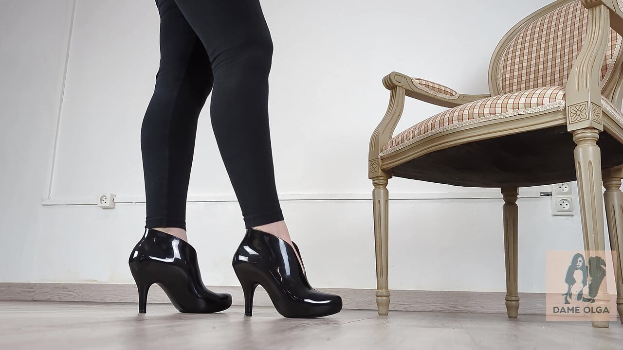 (705) Bộ sưu tập giày: Giày cao gót màu đen jelly ankle boots - Dame Olga (4k)