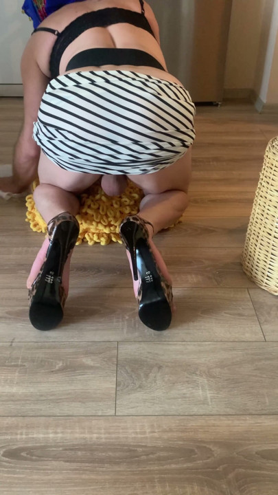 I watched my stepmother's ass while she was mopping the floor | Clip 1