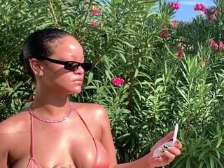 Rihanna rondborstig in bikini