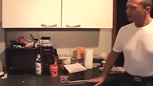 Fransız nine mutfakta sikiliyor