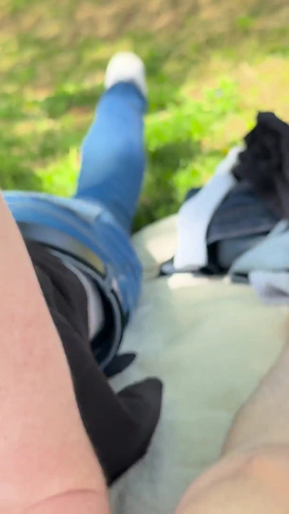 Mostohatestvér a kertben, amíg le nem bukik | 1. klip