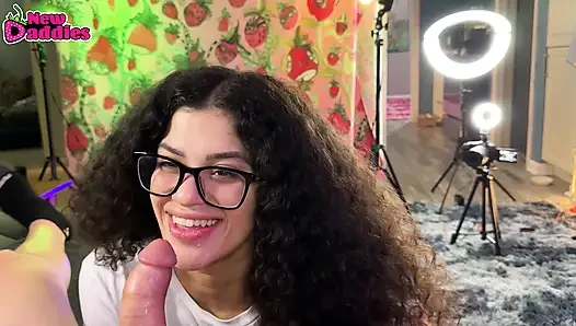 Premium POV-blowjob - Latina Remy Woods Mit Dickem Hintern Und Titten