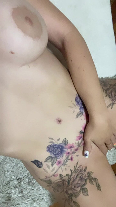 Selbstgedreht, latina-amateurin mit dicken titten spielt allein