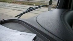 Geil Abspritzen geile vrachtwagenchauffeur Mercedes Benz Actros openbaar