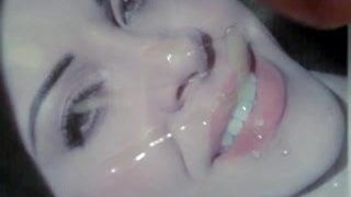 Sperma-Tribut auf Ava Cowan Gesicht