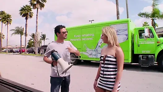 Толстая сперма на лице 4 крошечную юную пизду трахают десятками способов