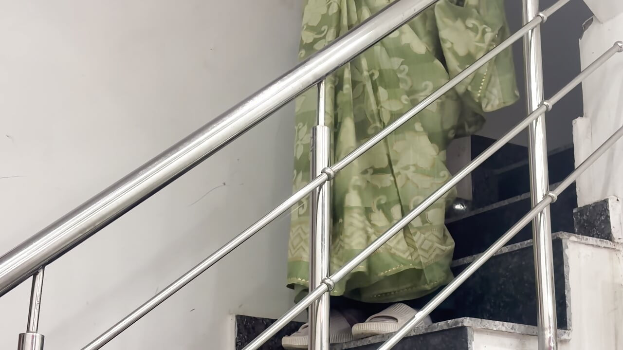 Khoobsurat Akeli Bhabhi Ne Choot Di....