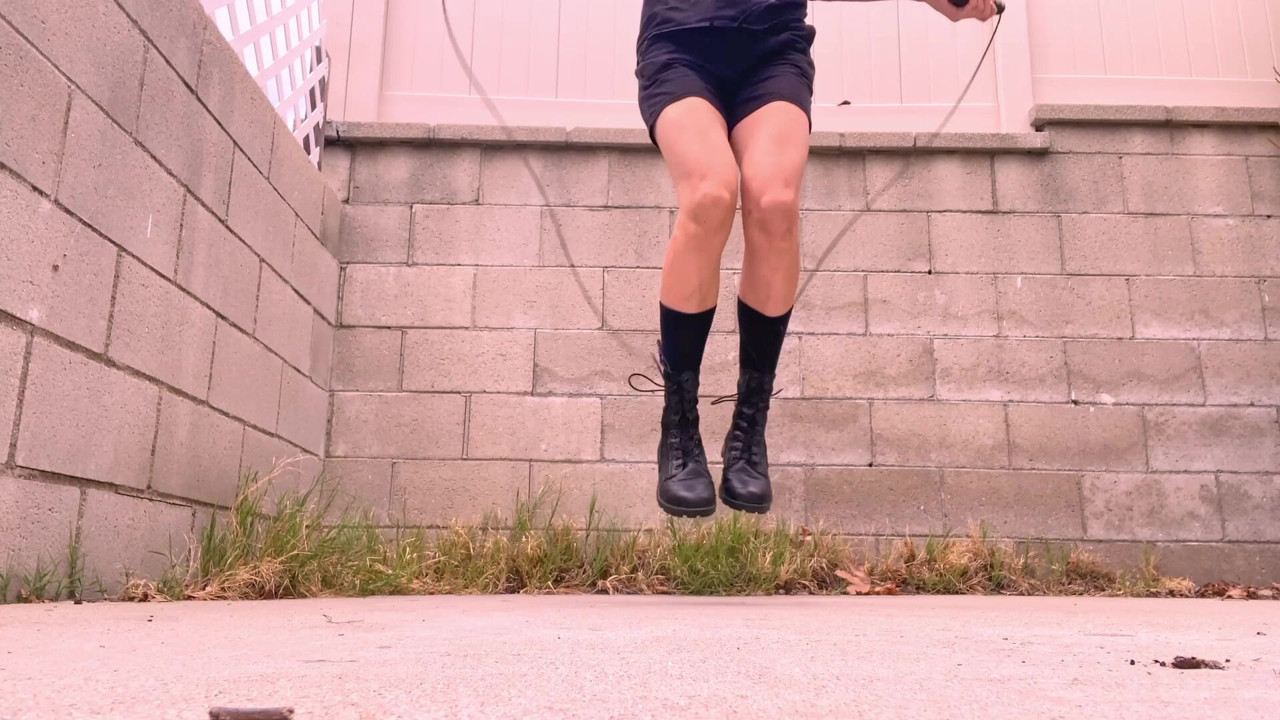 Hoppetau i kampstøvler