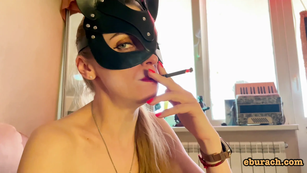 Thổi kèn bằng điếu thuốc: nuốt sâu, liếm trứng và cuối cùng vào miệng