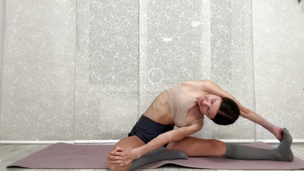 Solo Yoga and Sexy Torning My Own Clothes